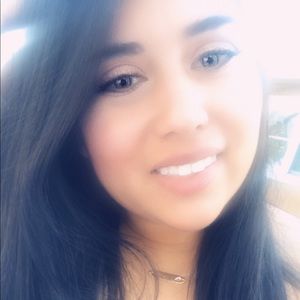 Meet your Posher, Yesenia